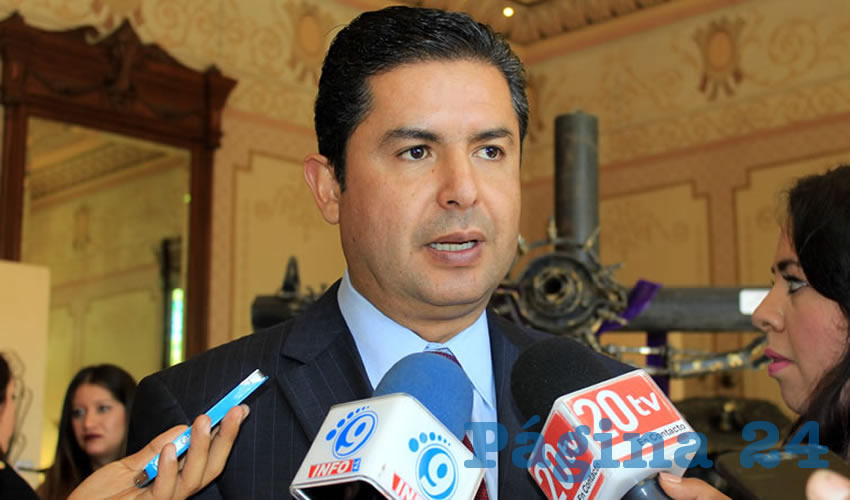 Enrique Flores Mendoza: Ya se está trabajando en un programa para ayudar a 73 colonias para pavimentar cerca de 700 calles y avenidas, sin embargo sólo es 40 por ciento de lo que se debe de atender (Foto: Rocío Castro Alvarado)