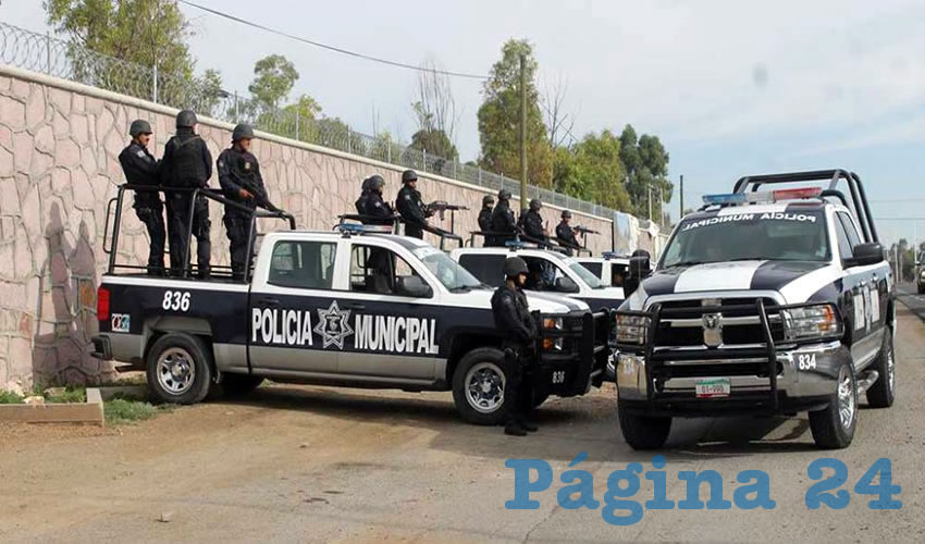 La policía de Fresnillo es pura pantalla, la prueba está en que el joven José Luis les puso la muestra de cómo detener a los ladrones de vehículos, ¿no les dará vergüenza cobrar y no hacer su trabajo?