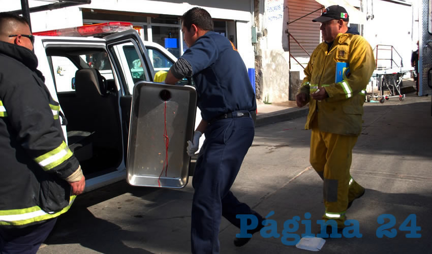 Polic&iacute;as se llevan la parte de la m&aacute;quina donde quedaron restos del miembro triturado del peque&ntilde;o