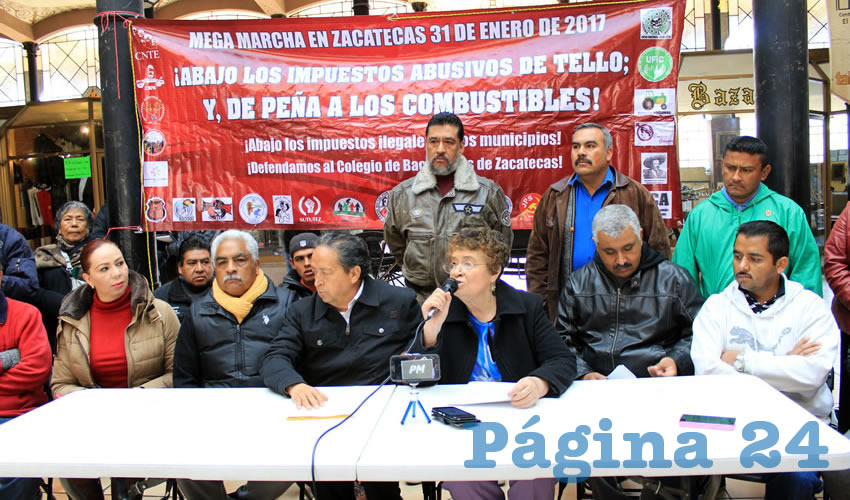 María Socorro Estrada Castañeda, profesora integrante este movimiento social repudió que la aprobación “brutal” en los precios de los combustibles propuestos por Enrique Peña Nieto y aprobados en el Congreso de la Unión “han sido la gota que derramó el vaso”. (Foto Rocío Castro Alvarado