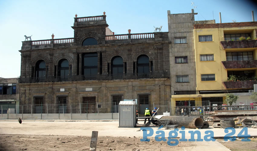 Desde problemas con el drenaje hasta afectaciones estructurales en edificios como la Casa de los Perros, la construcción de la línea 3 del tren ligero ha provocado serios daños, y aún se desconoce qué otros espacios se puedan ver afectado, dio a conocer el secretario de gobierno tapatío, Enrique Ibarra Pedroza/Fotos: Archivo Página 24
