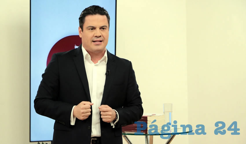 “Este 2017 el transporte se va a transformar, así tenga que retirar todas las concesiones; no voy a permitir un retraso más, la paciencia del usuario y del gobernador ha llegado a su límite”, amagó el gobernador Aristóteles Sandoval en parte del breve mensaje que dio por motivo de su cuarto informe de gobierno/Foto: Cortesía