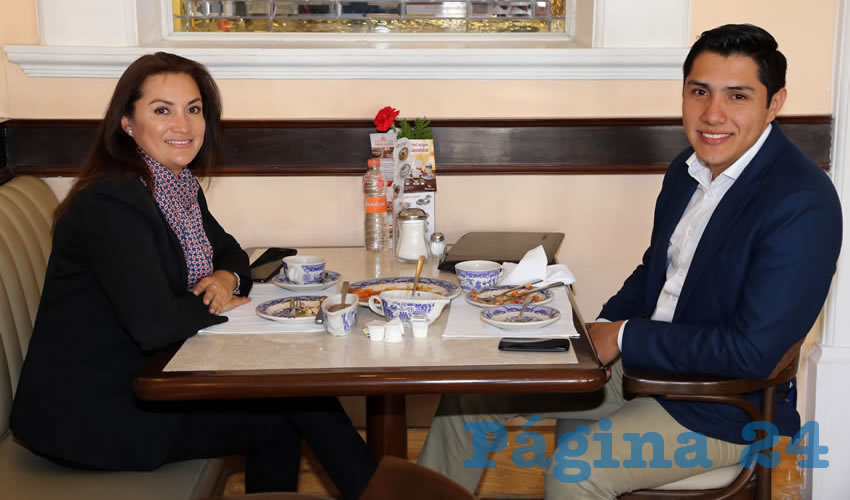 Isabel Herrera y Luis Enrique Pinz&oacute;n Herrera compartieron el pan y la sal en Sanborns Francia