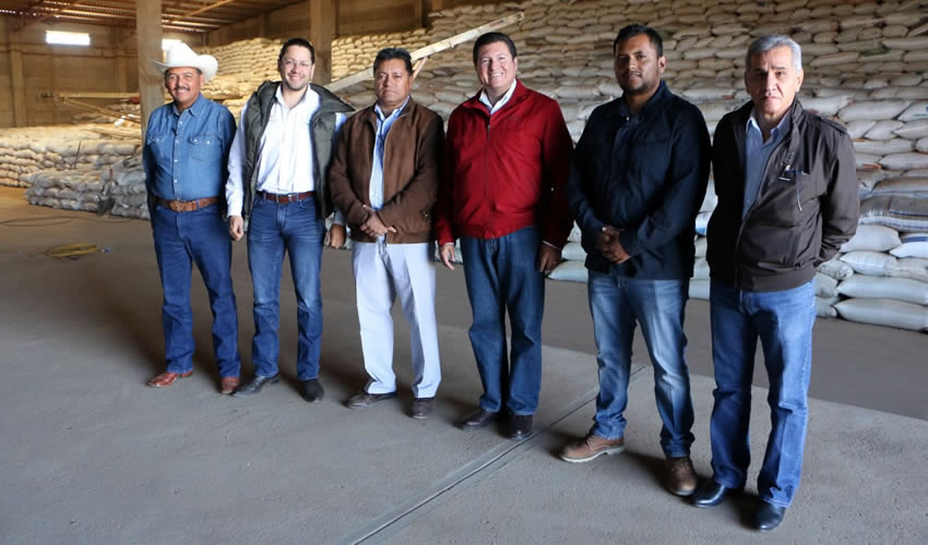 Los representantes de las 27 organizaciones acopiadoras establecieron, por consenso, salir con un precio de 10 mil 500 pesos por tonelada para frijol negro y de 11 mil pesos para el pinto