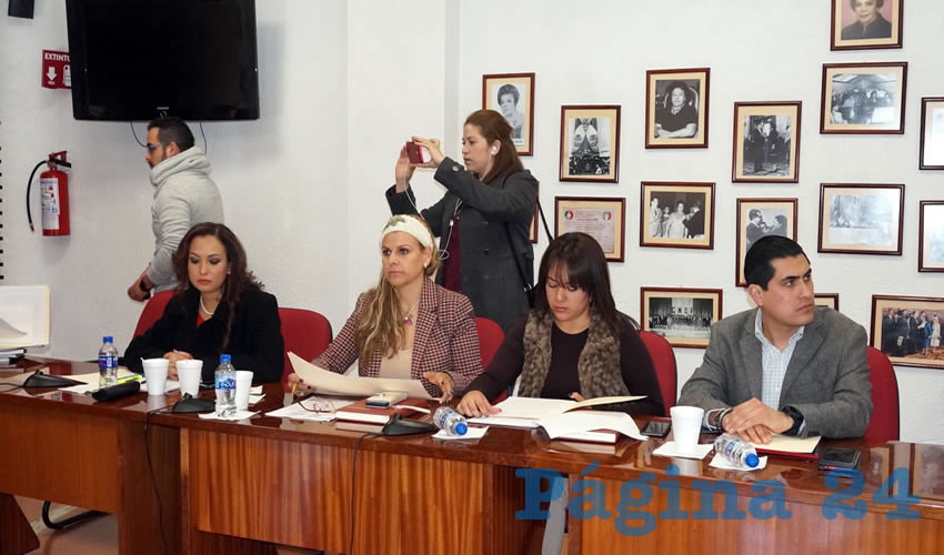 La comparecencia fue primeramente con la titular del SEDIF, Yadira Galván Sánchez y algunos miembros de su equipo de trabajo (Foto: Merari Martínez Castro)