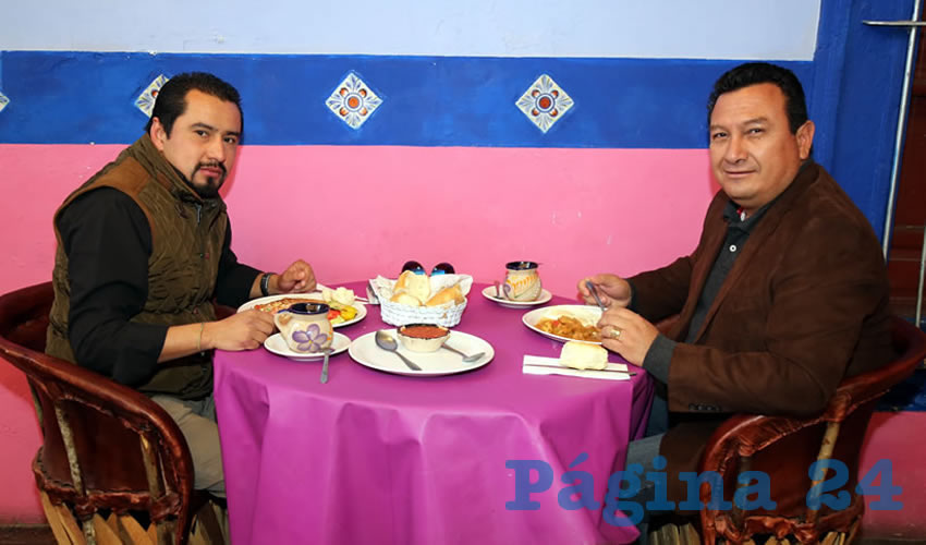 En La Saturnina compartieron el primer alimento del d&iacute;a Daniel Alvarenga Cruz, secretario de Estrategia Electoral del Partido Encuentro Social, y Jes&uacute;s Morquecho Valdez, diputado local