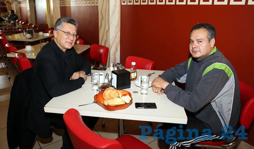En el restaurante Mitla almorzaron Gabriel Espinoza Licona y Alfonso Rom&aacute;n Quiroz, magistrado de la Sala Administrativa