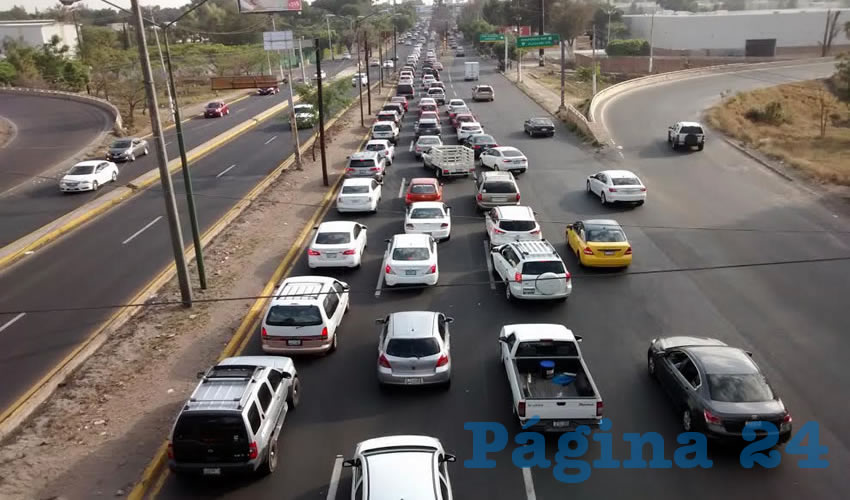 Los túneles que se construyen sobre avenida López Mateos servirán para agilizar la circulación en la zona, puesto que los automovilistas que transiten ya no usen el el trébol para acceder a Periférico, sino para que puedan hacerlo vía subterránea y de manera más rápida/Fotos: Archivo Página 24