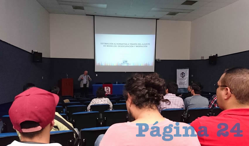 Asistieron estudiantes de maestr&iacute;a y especialidad del Centro de Investigaci&oacute;n en Matem&aacute;ticas A.C.