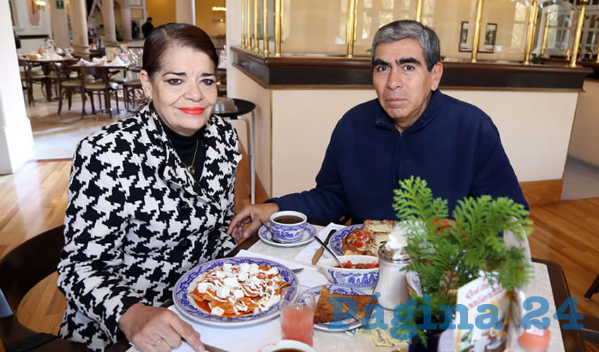 En Sanborns Francia compartieron el pan y la sal Martha Alicia y Carlos Espinosa