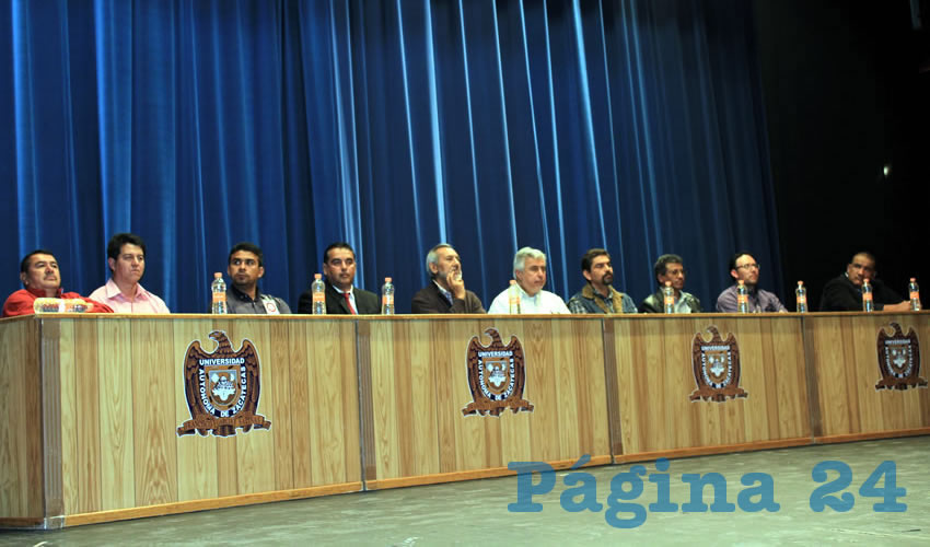 Los integrantes de la mesa directiva del Sindicato Independiente de Operadores y Transportistas del Estado de Zacatecas, son Delfino Acosta, José Luis Reveles, Benito Robles, Erick Osvaldo Carvajal, Francisco Javier Martínez López, Vicente Maldonado Castañedo, Rogelio Macías y Francisco García (Foto: Rocío Castro Alvarado)