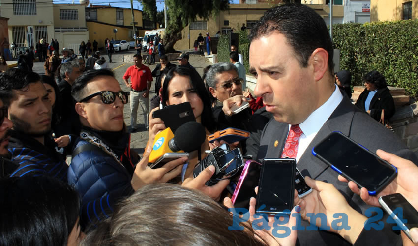 El gobernador Tello en entrevista banquetera, intentando convencer que no dijo lo que dijo, pero volvió a resbalar: “Yo no estoy buscando presionar para que se arreglen conmigo”