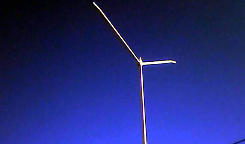 Fue en el gobierno de Héctor Vielma (en 2011) cuando supuestamente se “concluyó” esta obra; sin embargo, permanece sin una sola luz en la calle, lo que provoca accidentes y genera delincuencia al caer el sol/Foto: Archivo Página 24
