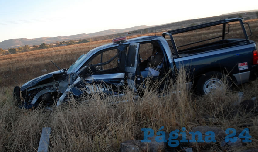 La patrulla accidentada, Dodge Ram negra con gris, placas de circulaci&oacute;n AG-414-A1