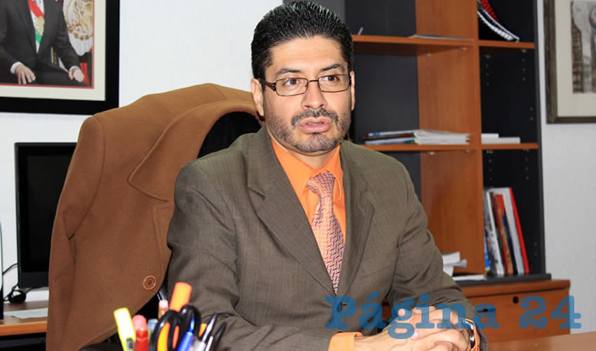 José de Jesús Salinas de Ávila, tesorero del municipio de Zacatecas: Durante este mes se aplicará un descuento 15 por ciento y en marzo 10 por ciento en el pago de este impuesto (Foto: Rocío Castro)