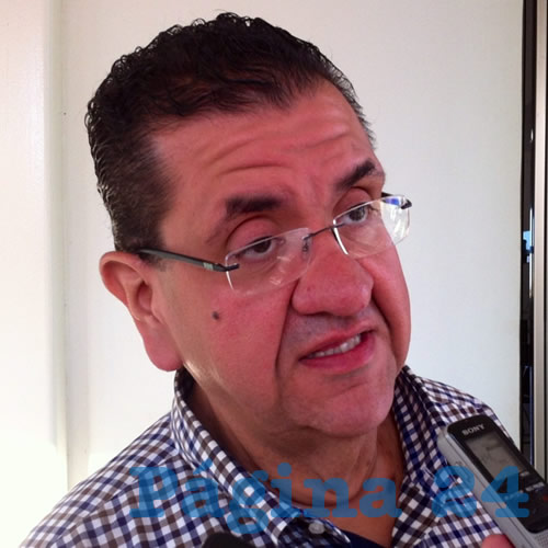 Atención, Francisco Ayón López, presidente del consejo directivo del Ipejal, resuelva el problema que denuncian cientos de ancianos y trabajadores del Estado, quienes soportan un calvario para recibir atención y más de cuatro horas para surtir su receta/Foto: Francisco Tapia 
