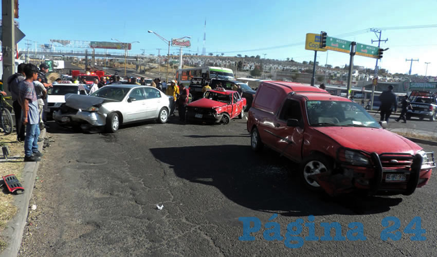 El percance ocurrió en el cruce de avenida Siglo XXI y calle Matías A. de la Mota
