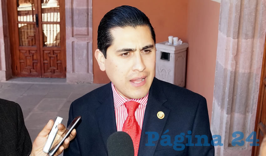 Carlos Peña Badillo, legislador local por el PRI: La solicitud de los manifestantes para eliminar los nuevos incrementos a la gasolina escapa de la decisión de los diputados, pues es un tema de carácter federal (Foto: Merari Martínez Castro)