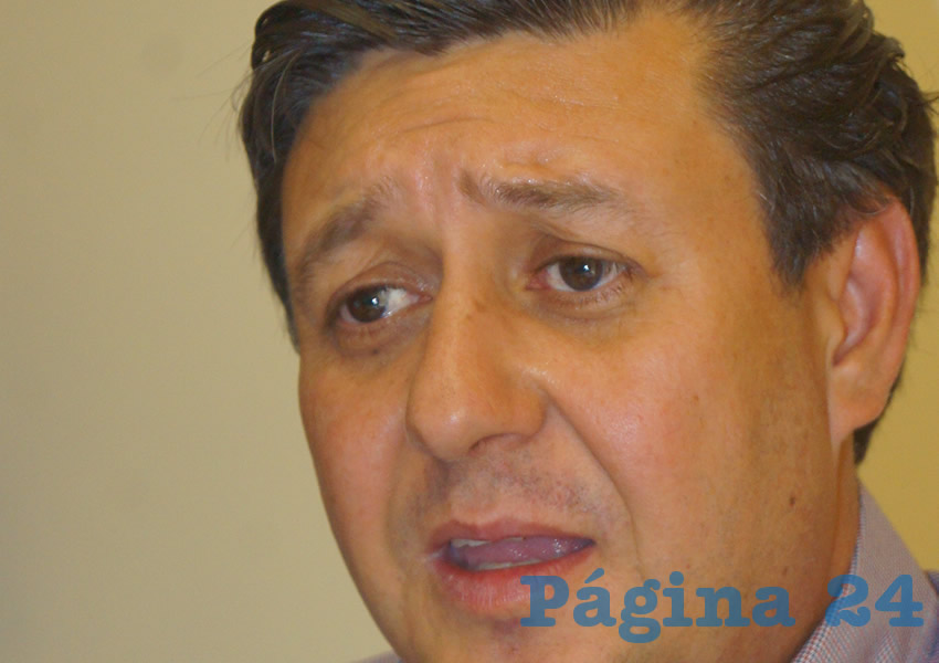 El artículo 39 señala que el pueblo tiene el derecho de modificar el gobierno, sin embargo, “no nos dice cómo”, indicó Francisco Jiménez Reynoso, doctor en derecho constitucional por la Universidad de Guadalajara/Foto: Francisco Tapia