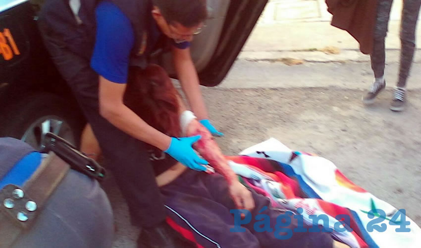 Param&eacute;dicos atendieron a tiempo a la joven y la llevaron al Hospital Tercer Milenio