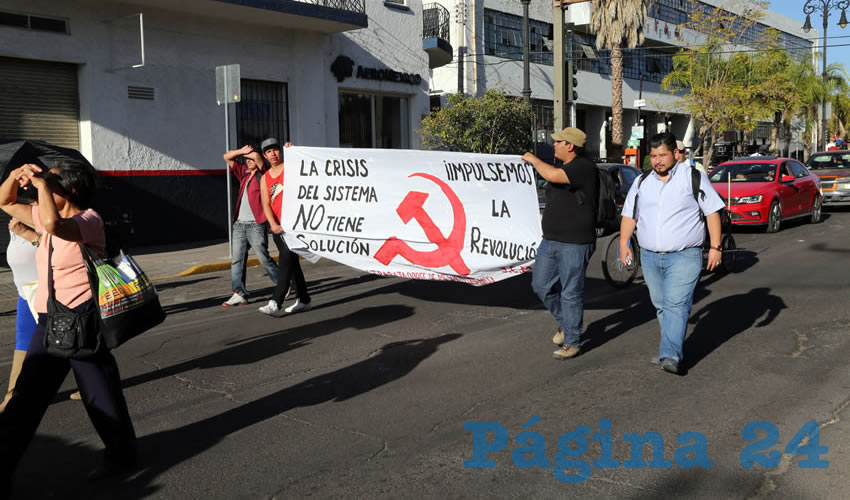 La marcha duró poco más de media hora para arribar a Plaza de Armas, donde una vez más se realizó un mitin político en el que los ciudadanos organizados como Movimiento de Resistencia Civil Pacífica manifestaron su rechazo al alza de las gasolinas