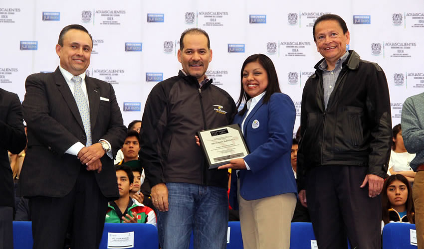 El jefe del Ejecutivo reiteró su apoyo a este tipo de eventos que generan en el público asistente un estímulo positivo y además en lo turístico una importante derrama económica