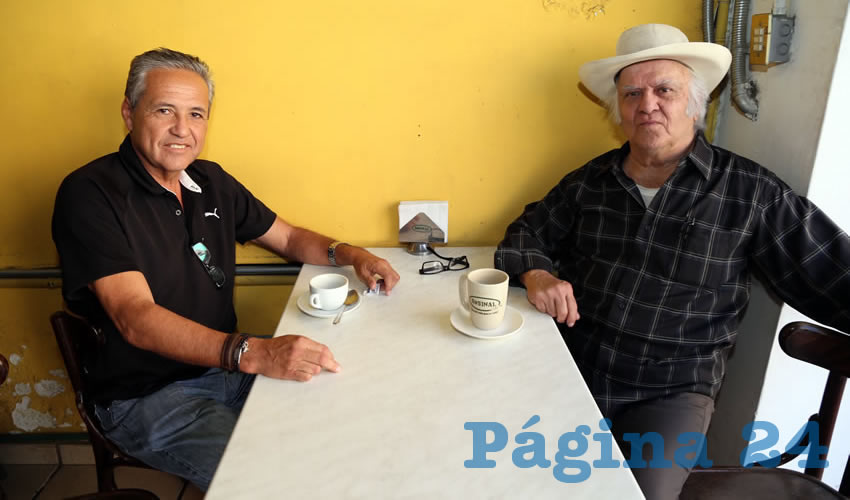 En Caf&eacute; Rosinal departieron Antonio Robledo S&aacute;nchez, presidente de la CMIC Aguascalientes, y Rafael &Iacute;&ntilde;iguez &ldquo;El Ribere&ntilde;o&rdquo;