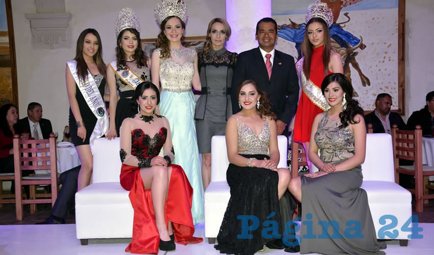 El alcalde agradeció a los padres de las tres jóvenes por brindar su respaldo para que sus hijas participen en los eventos que habrán de realizarse, tanto previo a la elección como durante la Feria de Primavera de Jerez 2017, una de las más antiguas e importantes del estado.