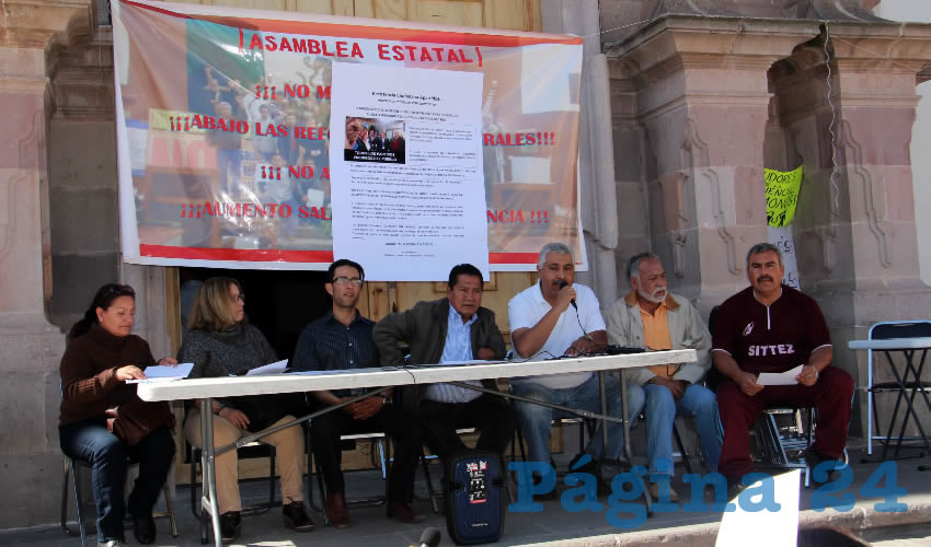 En los primeros días del plantón, comentó, algunos diputados de la comisión permanente, escucharon los problemas de los manifestantes, pero no se comprometieron a solucionar las demandas (Foto Rocío Castro Alvarado)