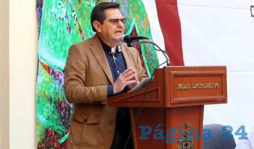 Larga cola. Aunque Hugo Rodríguez aseguró que no tiene ningún interés en perseguir cargo político si el proyecto de Morena se afianza en Jalisco, este diputado hoy “sin partido” estuvo 40 años en el PRI y en 2012 se puso la camiseta de Movimiento Ciudadano, porque el tricolor “había decaído”, según manifestó entonces/Foto: Francisco Tapia
