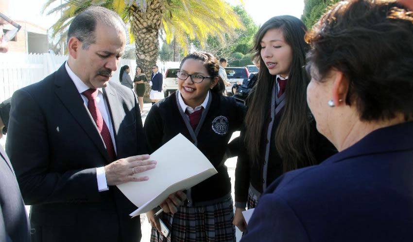 MOS record&oacute; que de las normales rurales han salido maestros y maestras que son ejemplo y han sido gu&iacute;a para sus generaciones de alumnos
