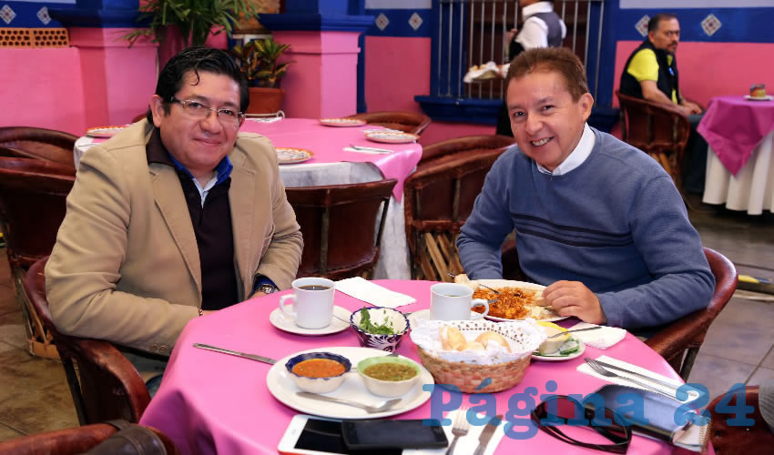 Horacio D&aacute;vila Villaseca y Salvador Galindo Roguero desayunaron en el restaurante La Saturnina