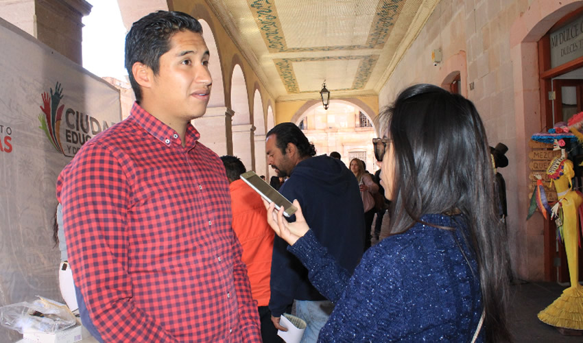 Luis Eduardo Aguirre Ortiz, jefe de Departamento de la Juventud: El objetivo de esta campaña es concientizar a los jóvenes sobre los riesgos que se corren al no utilizar métodos anticonceptivos al momento de mantener relaciones sexuales (Foto: Rocío Castro)