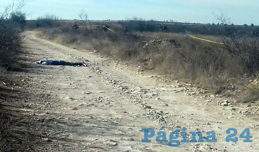 Así fue encontrado uno de los cuerpos en el camino de terracería de la comunidad Milpillas de la Sierra