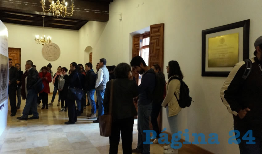 María Auxilio Maldonado Romero, directora del AHEZ: En la exposición se puede encontrar una de las primeras Constituciones Políticas del Estado de Zacatecas, que data de 1825 (Foto: Merari Martínez Castro)