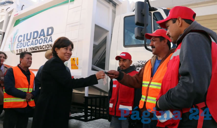 Judit Guerrero López, alcaldesa de Zacatecas: Estas unidades serán enviadas a las zonas donde se tiene mayor concentración de población, como en Colinas del Padre, además de las 79 rutas que se tienen trazadas (Foto: Rocío Castro)