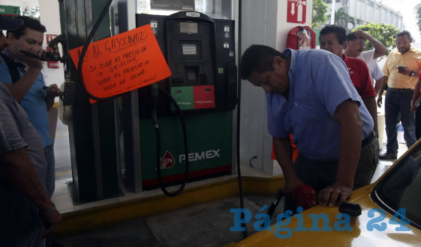 “No pues estaría muy bien que se congelara, está perfectamente bien, ya ves ahorita con los salarios y con el consumo de gasolina, pues está cabrón”, señaló un automovilista que se identificó como César/Foto: Cuartoscuro