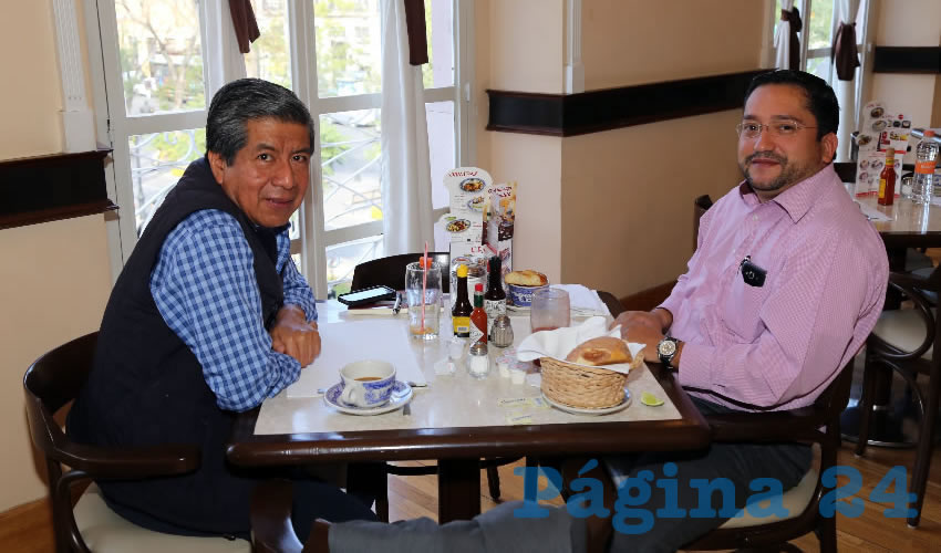 En Sanborns Francia almorzaron Hermenegildo Castro Ojeda, periodista, y Fernando Aguilera Lespron