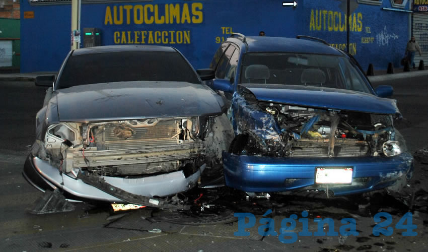 Las otros vehículos involucrados, el Ford Mustang y el Nissan Tsubame