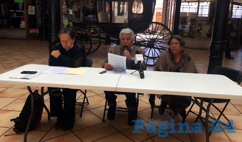José Santos Cervantes, miembro del FSSP: La falta de responsabilidad de asesores del Ejecutivo y diputados locales que aprobaron ley de ingresos de 2017 “cometieron el error garrafal por la cantidad de 300 millones de pesos que tendrán que corregir”. (Foto: Merari Martínez Castro)