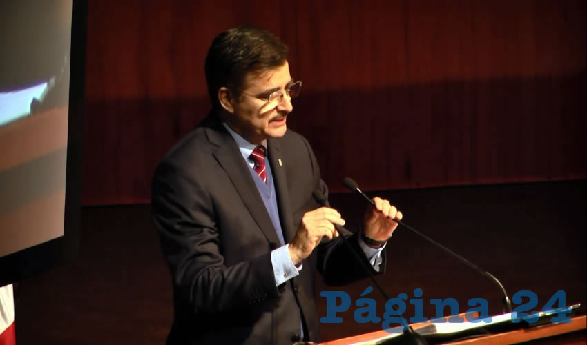 Al rendir su cuarto informe de actividades, el rector de la UdeG, Tonatiuh Bravo Padilla, dijo que la cobertura en educación media superior es de 76.6 por ciento, lo que ubica al estado en el lugar número 23 de las 32 entidades federativas: la media nacional es de 81.7 por ciento/Foto: Francisco Andalón López