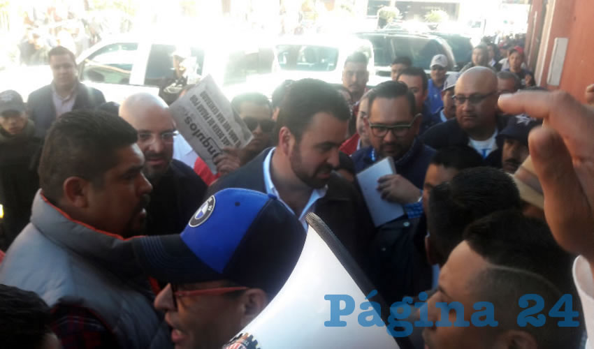 Mineros de la Sección 62: “Si en campaña los priístas se nos hincaban para ayudarlos a obtener el voto ciudadano y ahora nos quieren chingar” (Foto: Merari Martínez Castro)