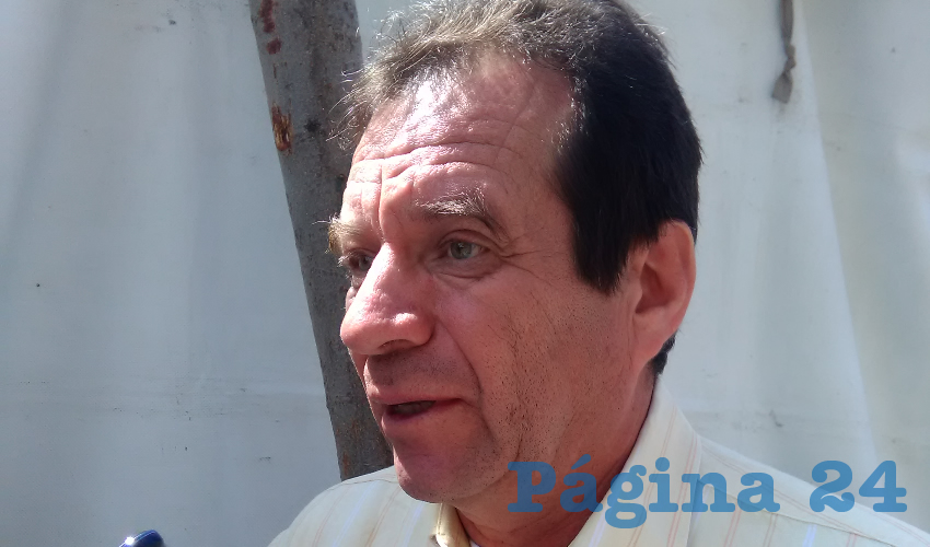 “Queremos que los medios den fe del mal servicio que tenemos aquí en el oriente de la ciudad; la ruta 45 pasa cada hora con veinte minutos”, tronó Óscar Herrera Estrada, representante de los inconformes, quien criticó que encima deban caminar alrededor de 10 cuadras para tomar el camión, sumado al escaso patrullaje y alumbrado público de la zona/Foto: Elizabeth Ríos Chavarría 