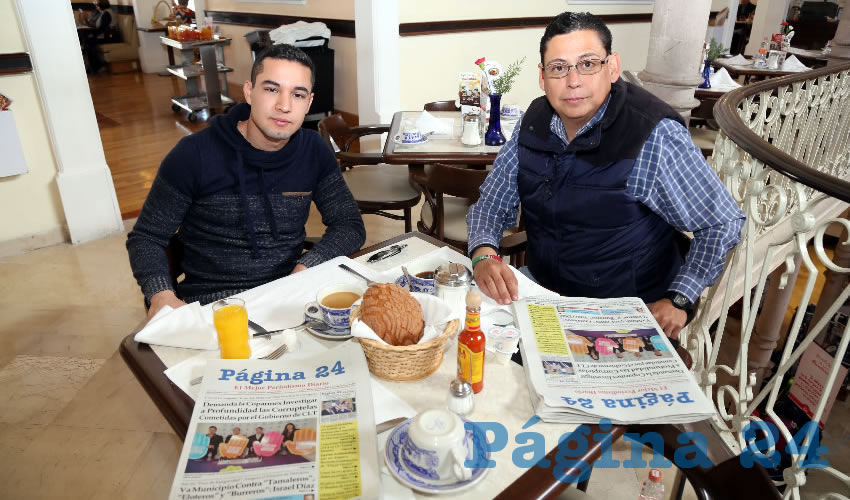 En Sanborns Francia desayunaron Antonio Beltrán Rodríguez, presidente de la asociación civil Atlas, y Luis Enrique Maza Rodríguez, delegado del PRI en el Distrito XII