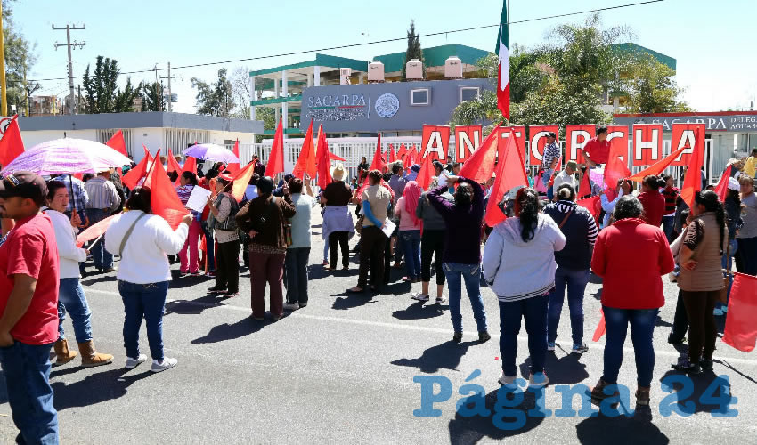 Cerca de 200 antorchistas se manifestaron ayer por la ma&ntilde;ana ante la Delegaci&oacute;n de la Sagarpa