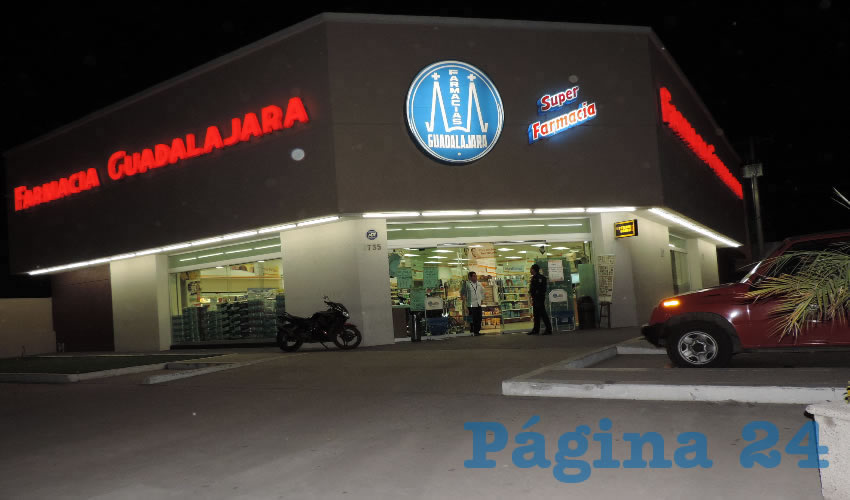 Los cuatro hampones asaltaron la Farmacia Guadalajara del fraccionamiento El Plateado