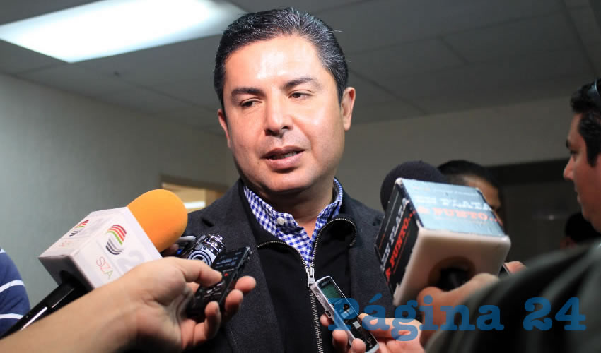 Enrique Flores Mendoza, alcalde de Guadalupe: Dijo que este envenenamiento masivo de perros en la colonia Real de San Ramón es falso, ya que no fue masivo sólo se registraron dos perros muertos a causa de intoxicación, por ello quieren dejar en claro a los guadalupenses que no es un acto intencional (Foto: Rocío Castro Alvarado)
