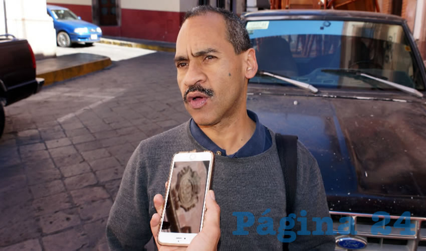 Jaime Robledo Martínez, encargado del Centro de Documentación de la Fototeca: “Va a ser una fotografía con la temática del toreo. Ricardo Reyes es un fotógrafo muy conocido en la entidad, tiene mucha experiencia, y prácticamente uno de sus fuertes es la fiesta taurina” (Foto: Merari Martínez Castro)