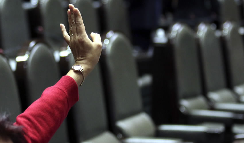 Los diputados no están haciendo lo que les toca, pues en vez de votar por leyes que beneficien al pueblo –en este caso a los trabajadores–, pareciera como si cada decisión que tomaran la hiceran específicamente para ahorcarnos, según la vox populi/Foto: Cuartoscuro 