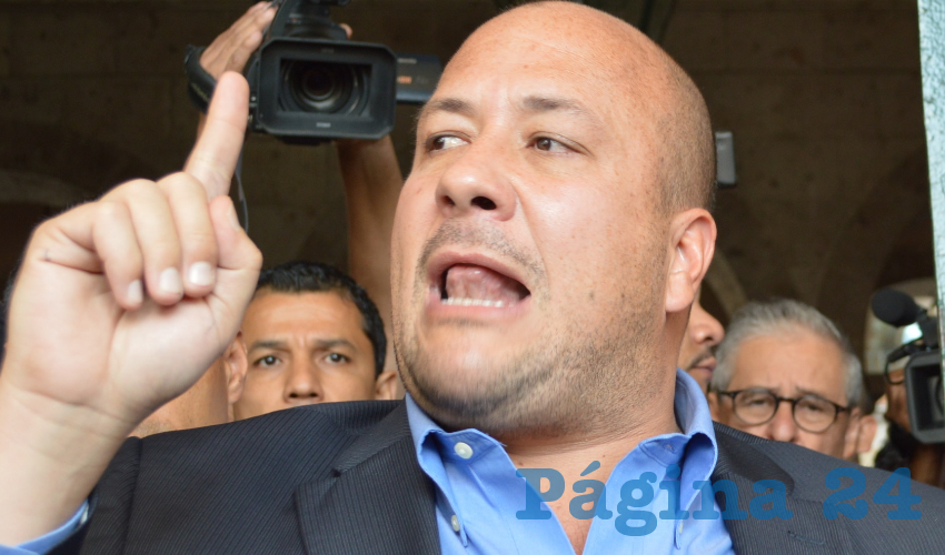 En Movimiento Ciudadano se “decidió”, en voz de un ofendido alcalde Enrique Alfaro, “exigir la salida del fiscal del estado, quedó en evidencia que de las cuentas del fiscal se están construyendo estrategias para atacar, para denostar, para ofender y para golpear políticamente”/Foto: Francisco Tapia 